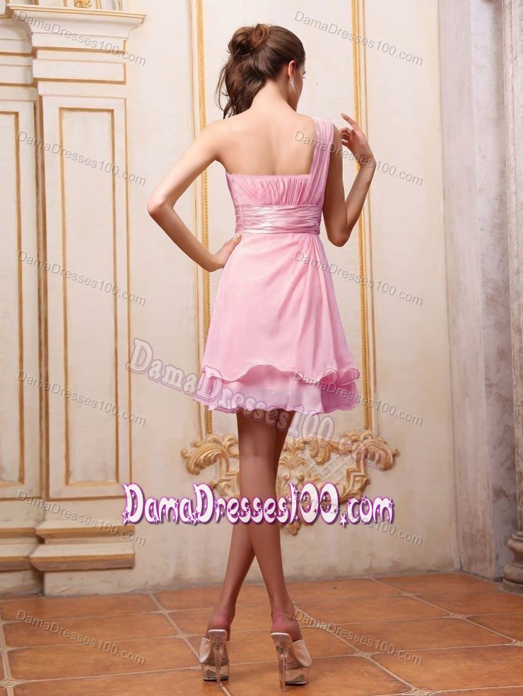 One Shoulder Ruching Short Dama Quinceanera Dresses in Pink