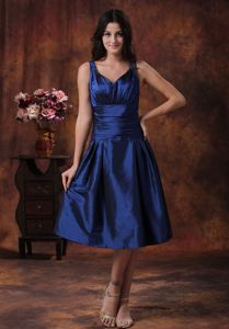 Tea-length Royal Blue Cheap Quince Dama Dress With V-neck